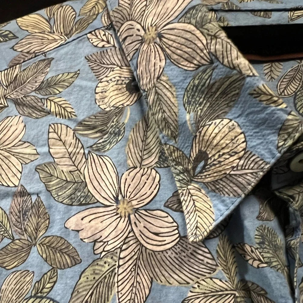 Tori Richard Blue and Tan Floral Hawaiian Shirt - Picture 6 of 8